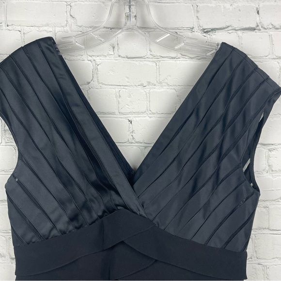 ADRIANNA PAPELL Shutter Pleat Sheath Dress Fitted V-Neck Tiered Satin Mesh Sz 8 - Picture 4 of 7